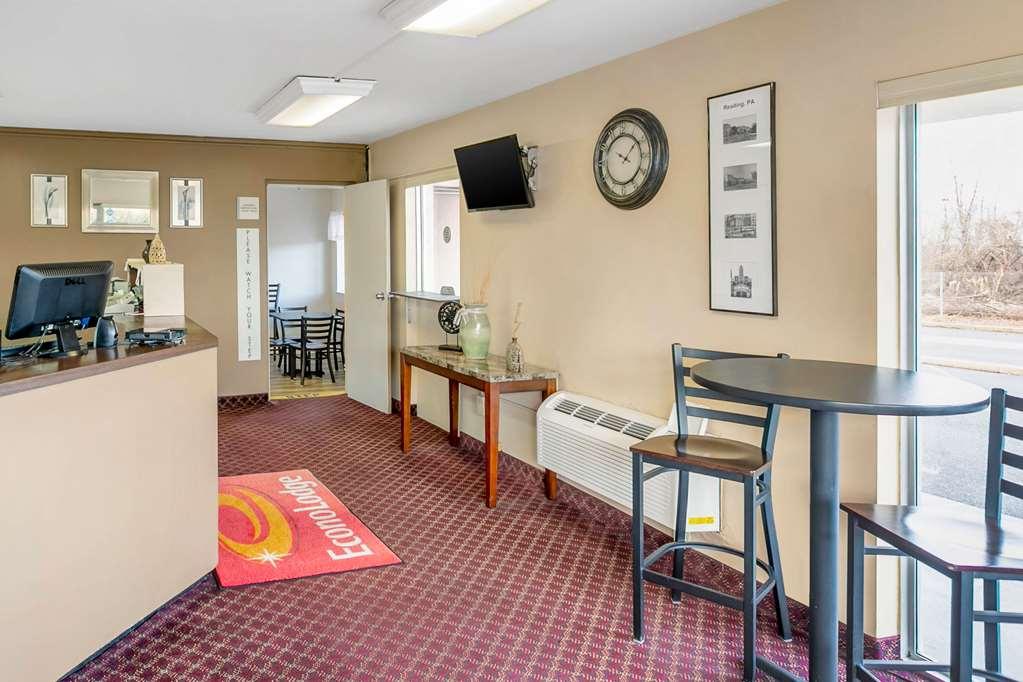 Econo Lodge Northeast Reading Interior foto